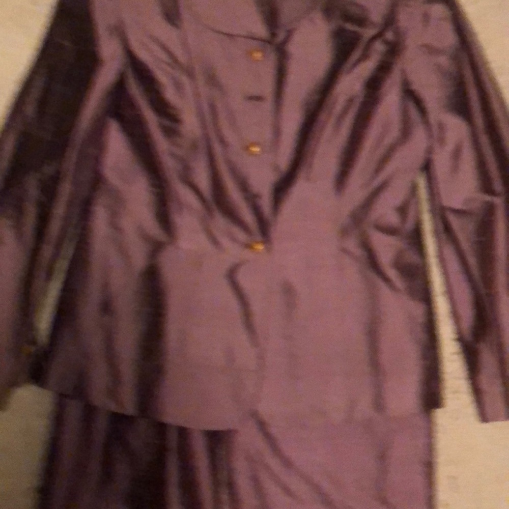 Suit - Picture 3 of 4